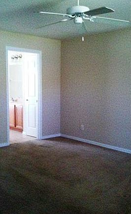 5th image of 611 NW 23rd Ter