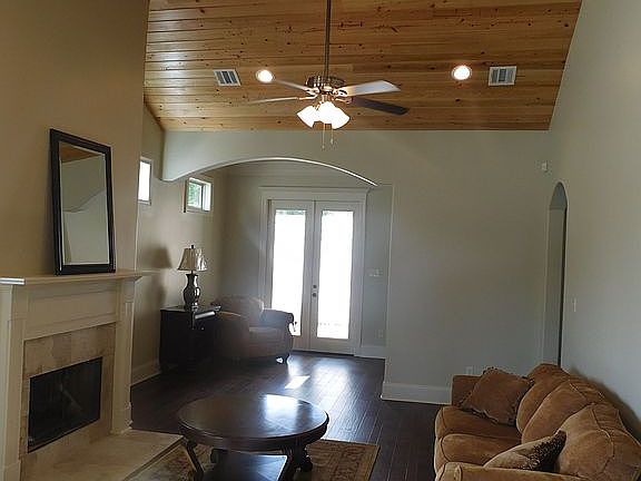 3rd image of 104 Nautilus Ct