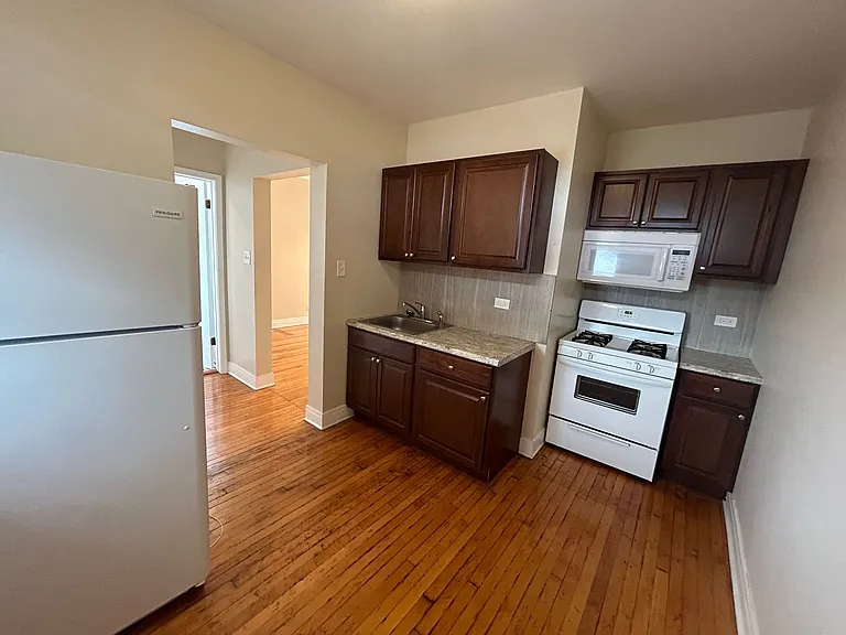 4407 N Kenneth — Photo 2