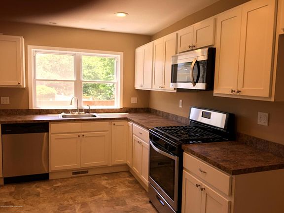 2nd image of 913 Utah Dr