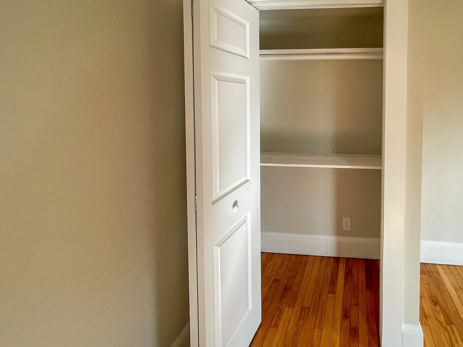 4 bed, 2.0 bath, 2000 sqft, $1,434 — Photo 3