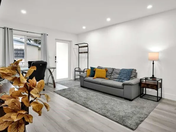 300 NW 82nd Ter #1, Miami, FL 33150