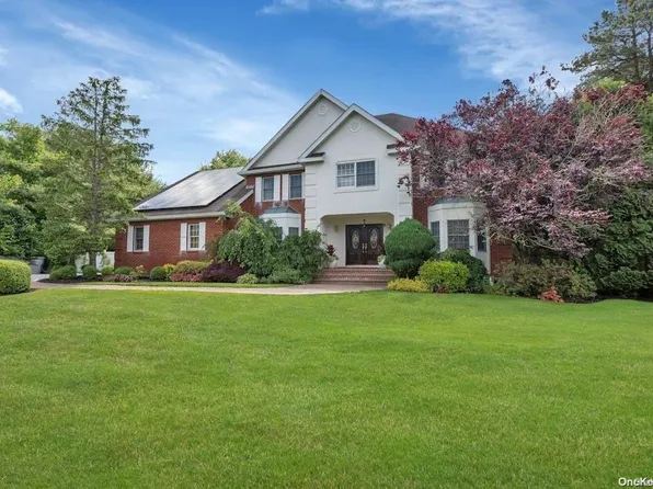 10 Sherwood Crescent, Dix Hills, NY 11746
