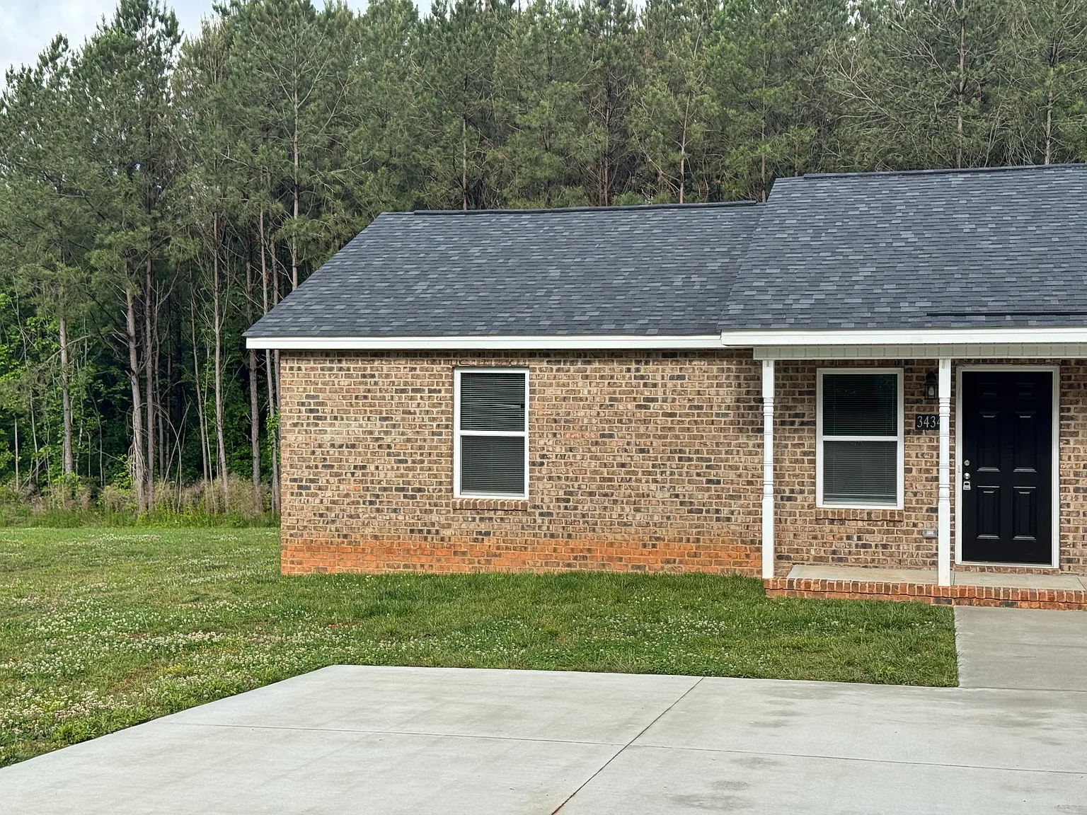 2 bed, 1000 sqft, $1,300 — Photo 1