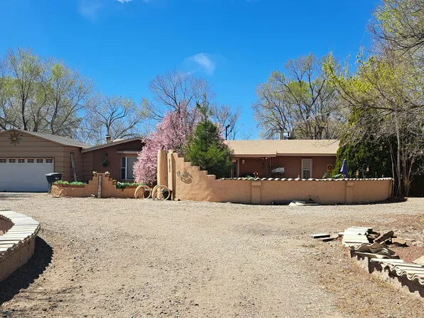 6105 Molinero Ct SW, Albuquerque, NM 87105