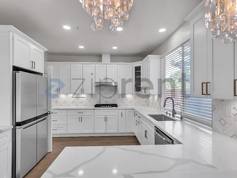 1001 Sandhurst Dr — Photo 13