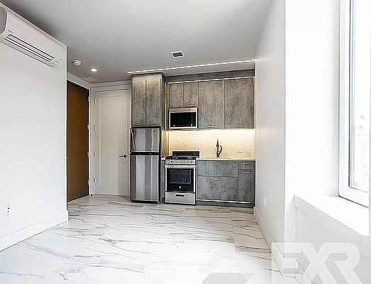 1st image of 130 Graham Ave #D2