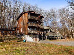 442 Slim Ln APT B, Falling Waters, WV 25419