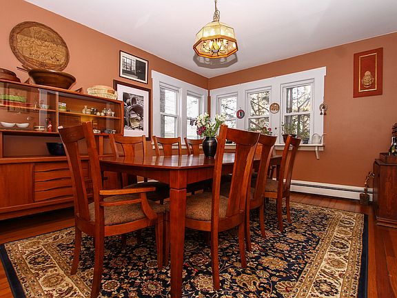 4th image of 63 Oakwood Ave