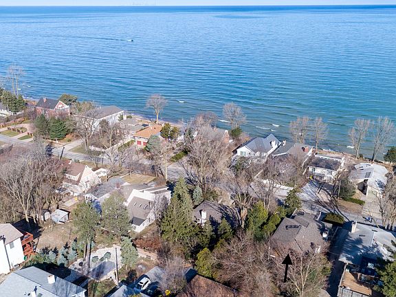 5th image of 33 Shore Dr