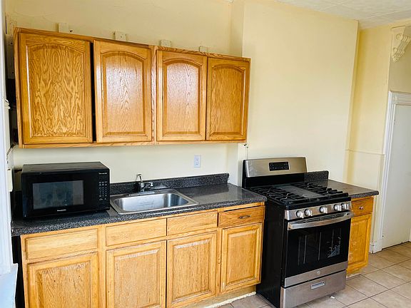 3rd image of 83 Palisade Ave APT 3