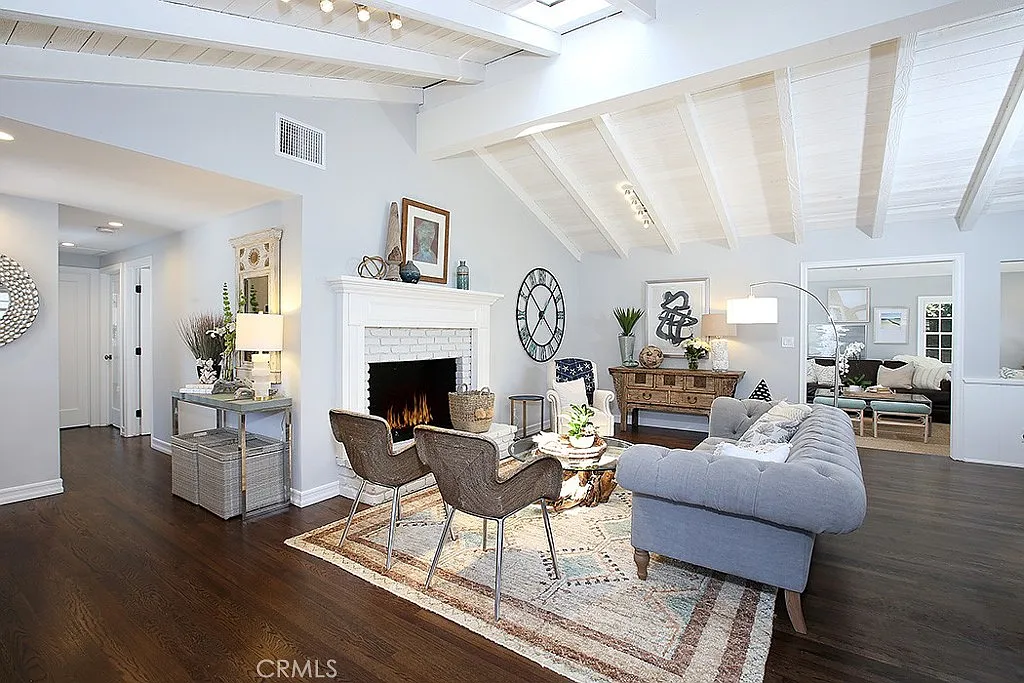 3 bed, 2192 sqft, $16,000 — Photo 2