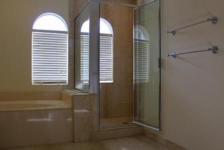 4th image of 20750 NE 30th Pl