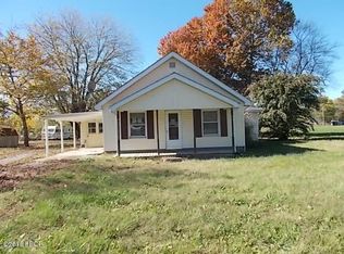 195 S Crosno Ave, Bonnie, IL 62816