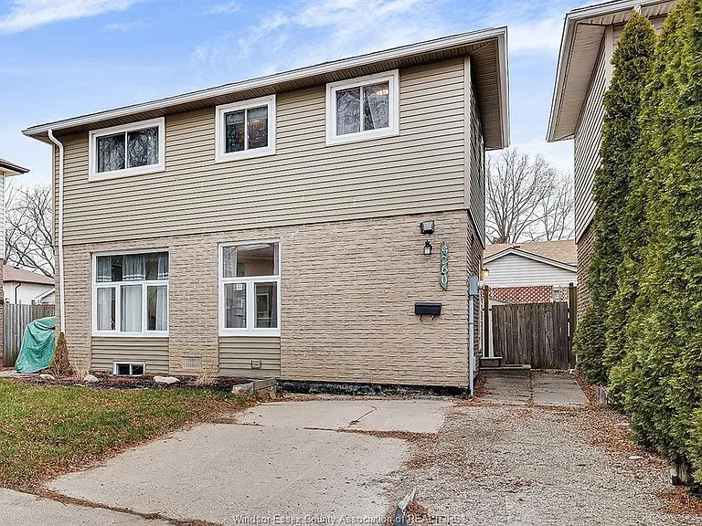 9260 Arncliffe Ct — Photo 1