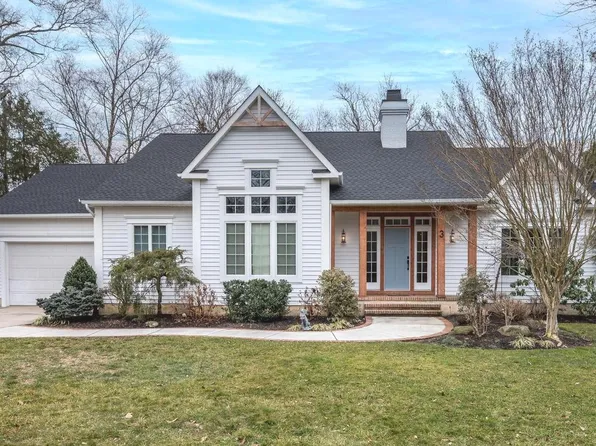 3 Schoolhouse Dr, Medford, NJ 08055