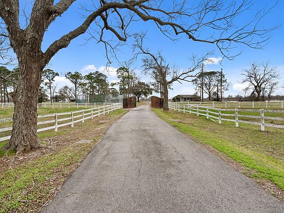 3rd image of 2935 E Fm 1462 Rd