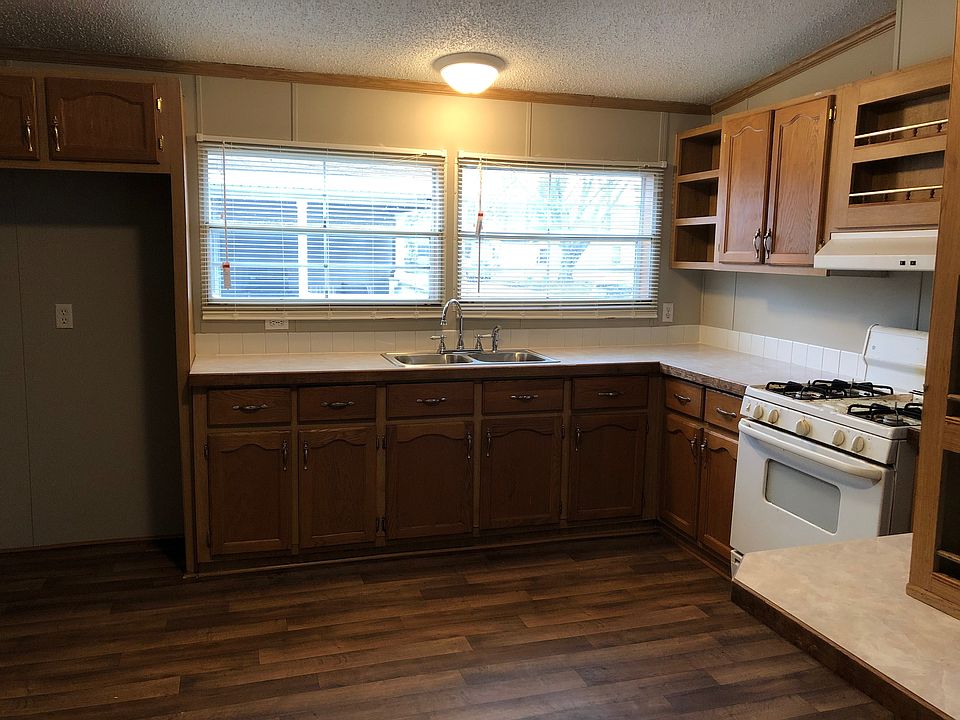 1st image of 304 Edgewood Dr