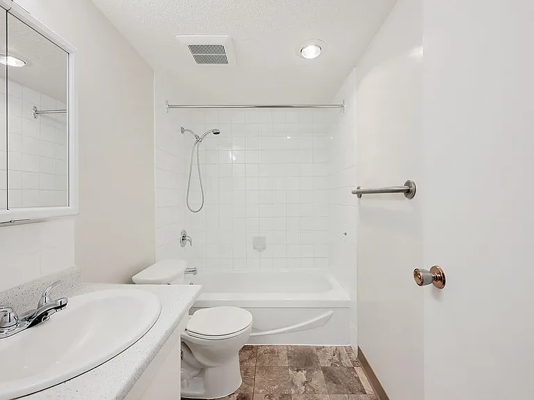 2230 Cadboro Bay Rd — Photo 29