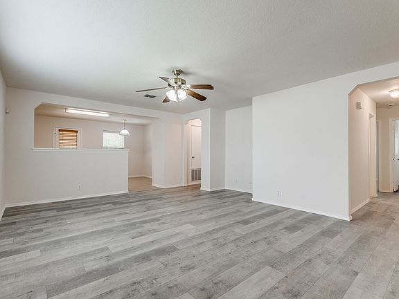4th image of 11823 Oak Water