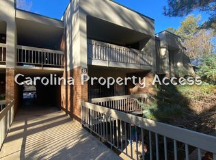 500 Umstead Dr #206-B, Chapel Hill, NC 27516