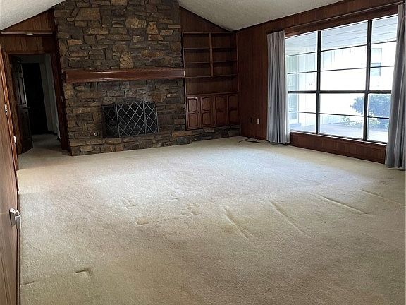 4th image of 1610 S Hunt Ln