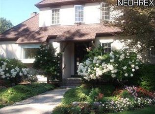 1072 Edgewater Ln, Lakewood, OH 44107