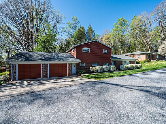 4th image of 207 Robinwood Cir NE