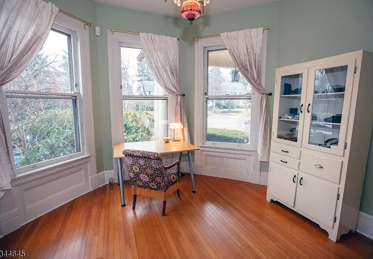 110 Montclair Ave — Photo 25