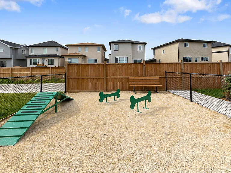 1650 Devonshire Dr W — Photo 13