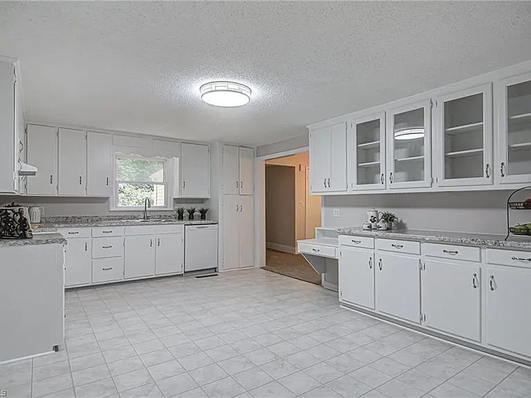 3790 New Walkertown Rd — Photo 5