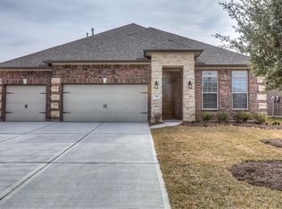 111 Carriage Ct, Magnolia, TX 77354
