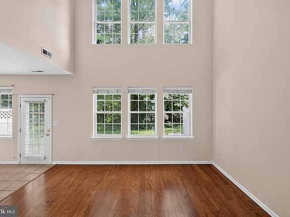 4th image of 28 Sutton Ct