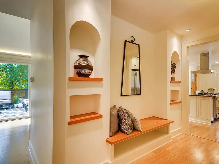 126 NW Maywood Dr — Photo 1