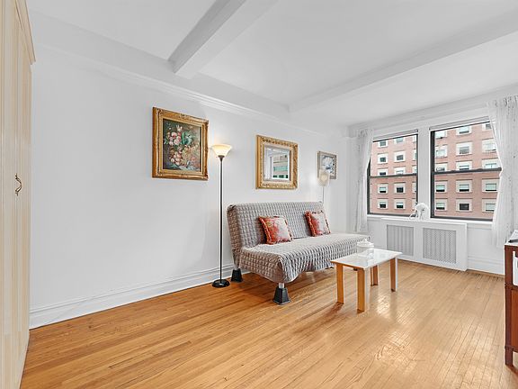 3rd image of 457 W 57th St #1511