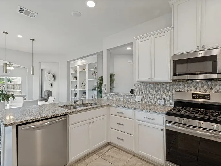 10105 Barstow Way — Photo 5