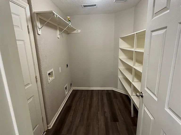 3219 Watercliff Ct — Photo 11