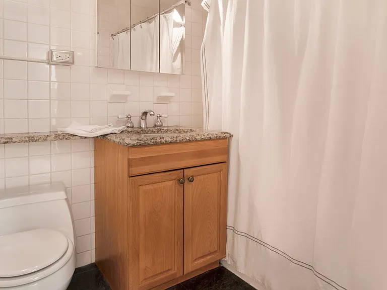 145 W 58th St #11B — Photo 4