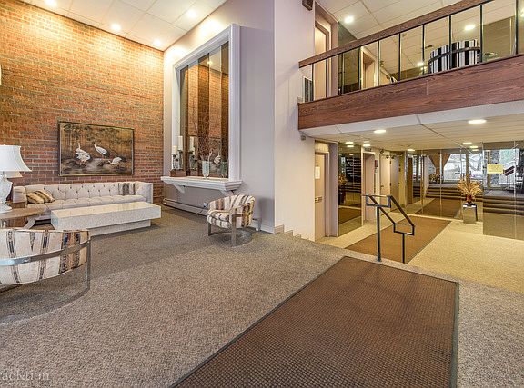 2nd image of 4225 Saratoga Ave #403