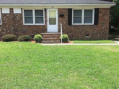 3 bed, 1000 sqft, $3,810 — Photo 1