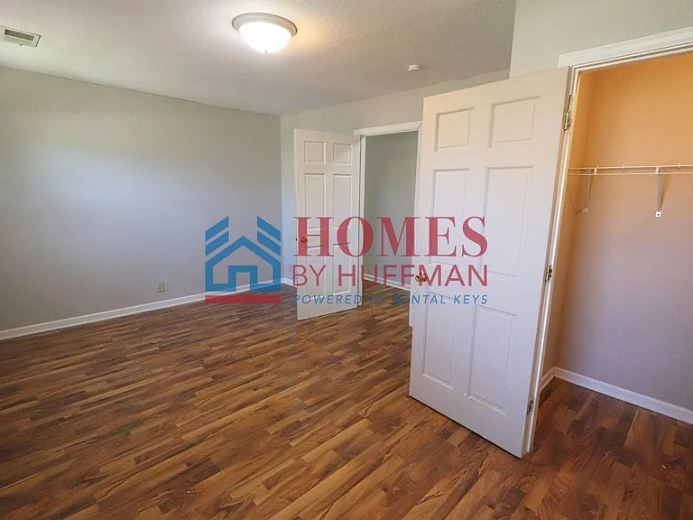 515 E Brumfield Ave — Photo 12