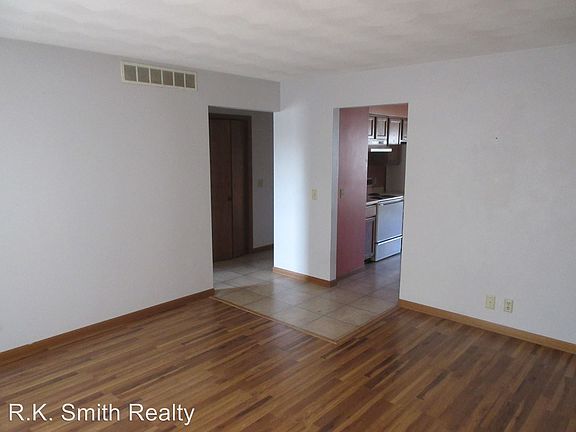 5th image of 2806 Manchester Dr