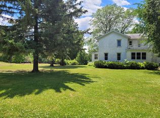 N38W26915 Glacier Rd, Pewaukee, WI 53072