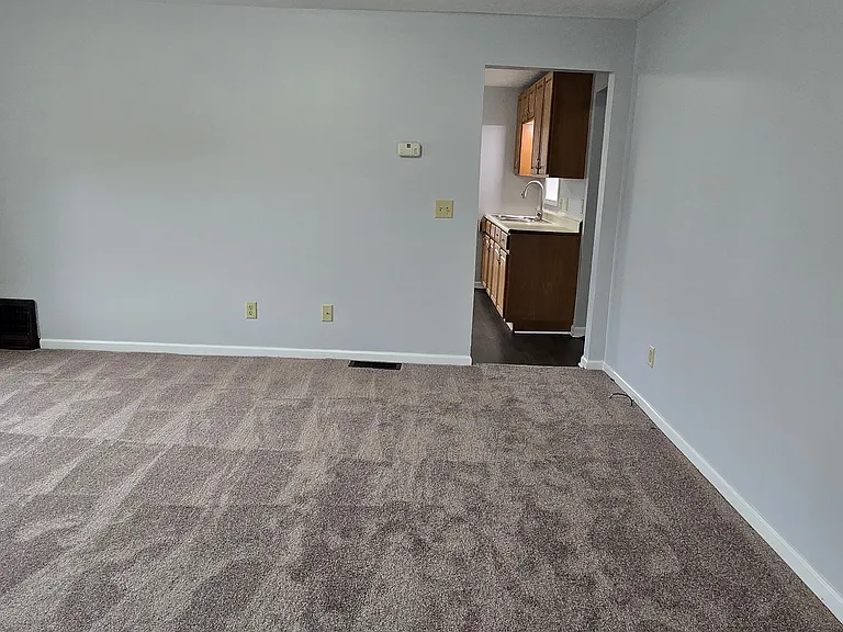 1133 North Ave NE — Photo 2