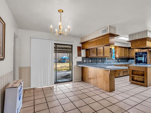 5th image of 22980 Jade St