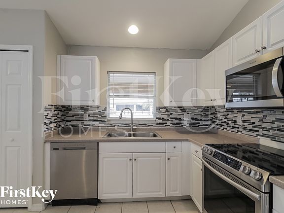 5th image of 3114 35th St SW