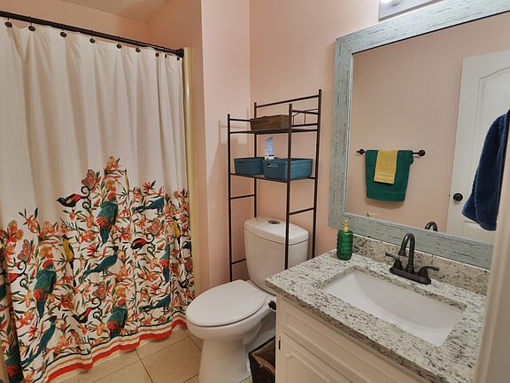 5th image of 214 Twin Oak Dr