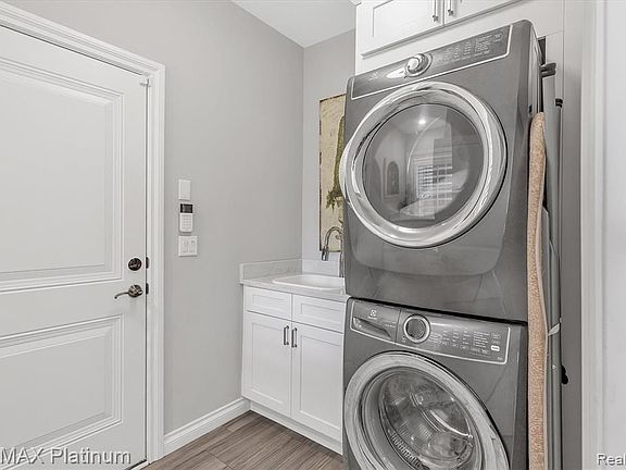 4th image of 3580 Bay Harbor Dr