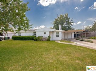 105 Lariat Ln, Victoria, TX 77901