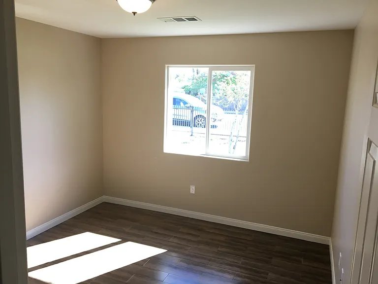 1005 S Baker St — Photo 13